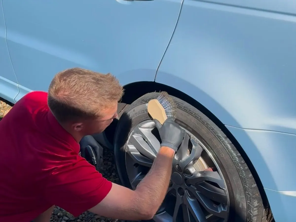 Range Rover wheel deep clean