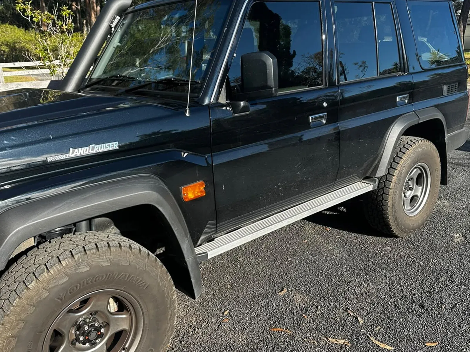 Black LandCruiser wagon detailed in Grafton