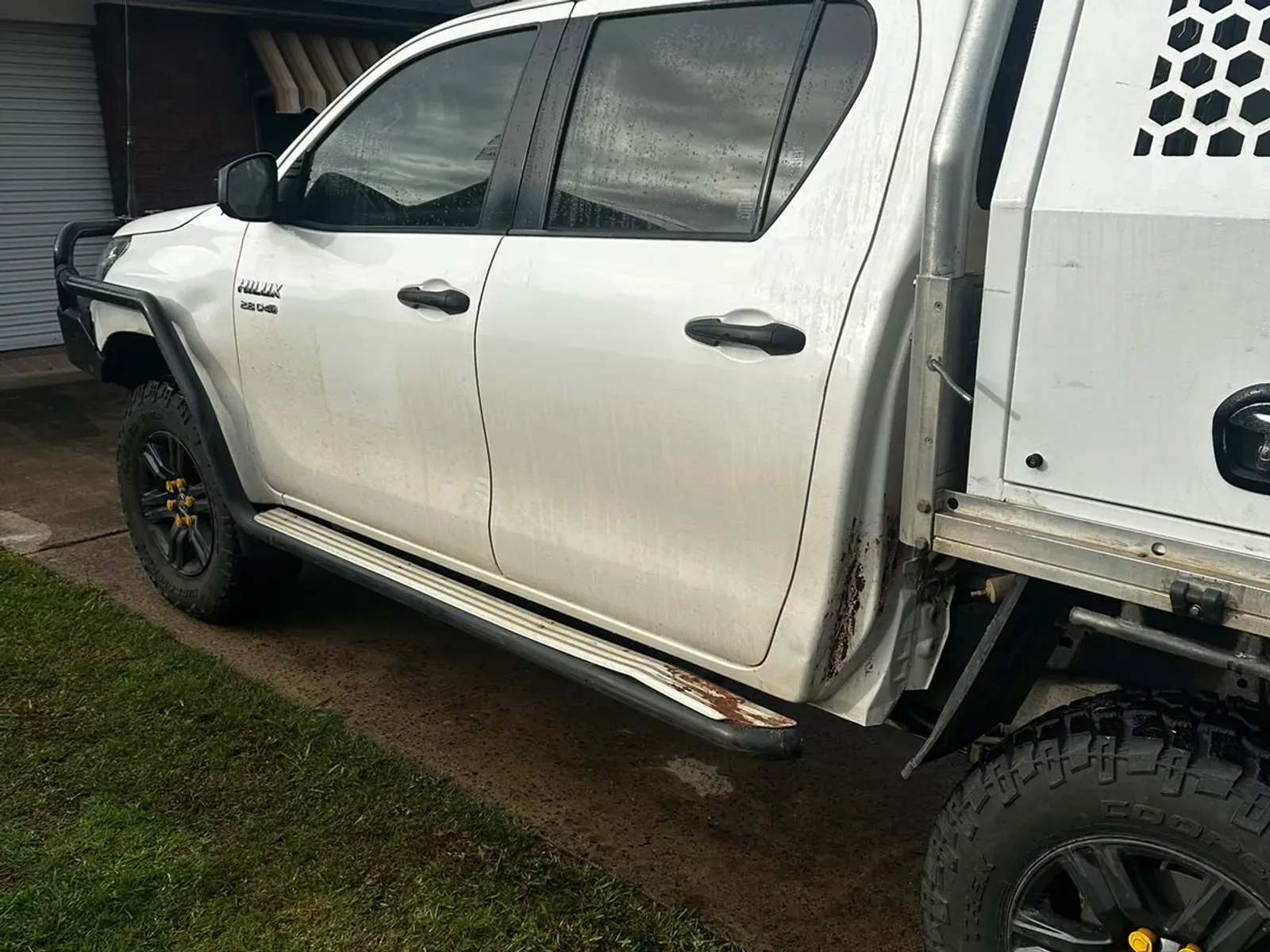 Hilux canopy ute detailed under cover in Grafton