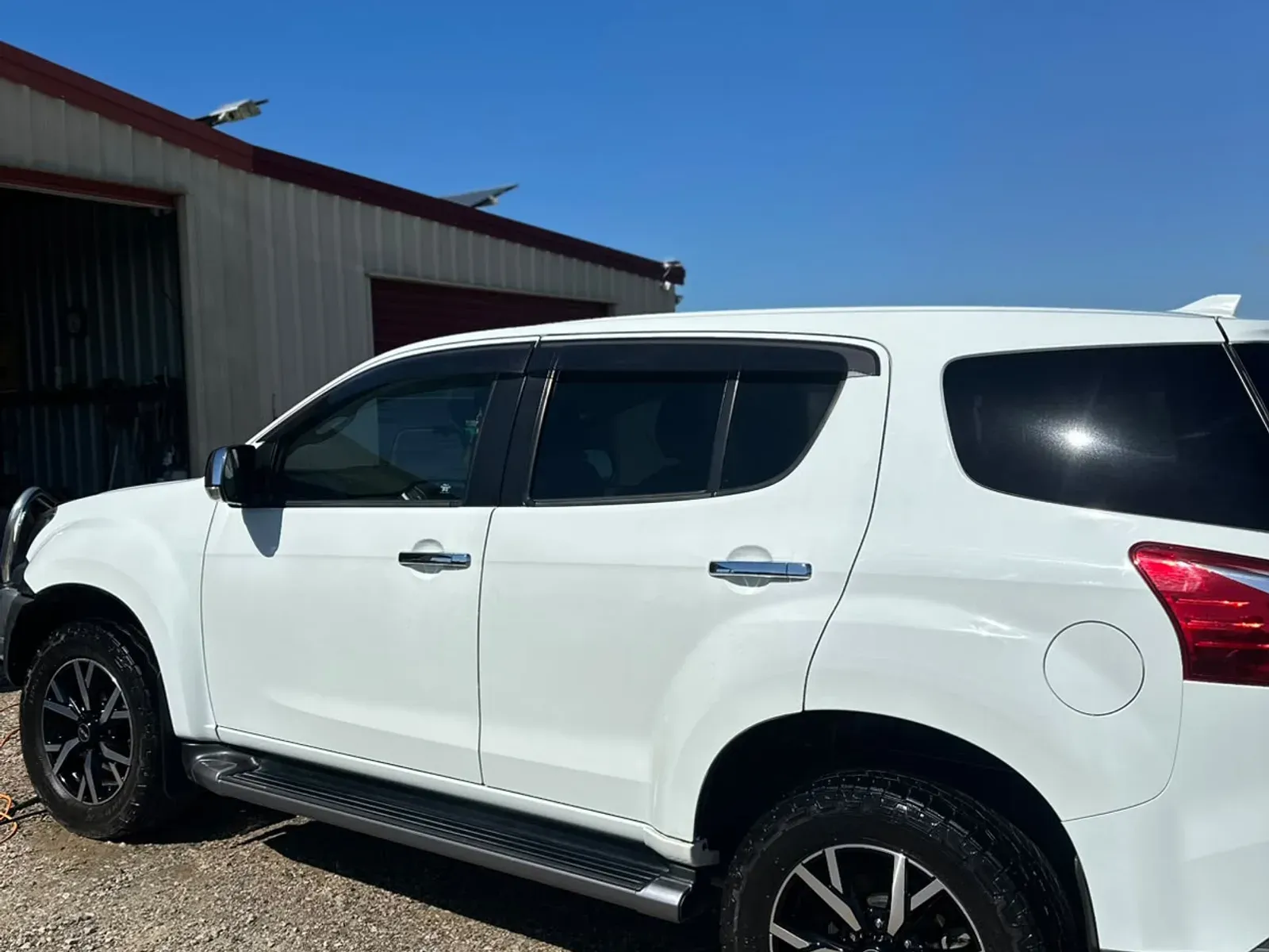White 4WD wagon detailed in Grafton, Clarence Valley