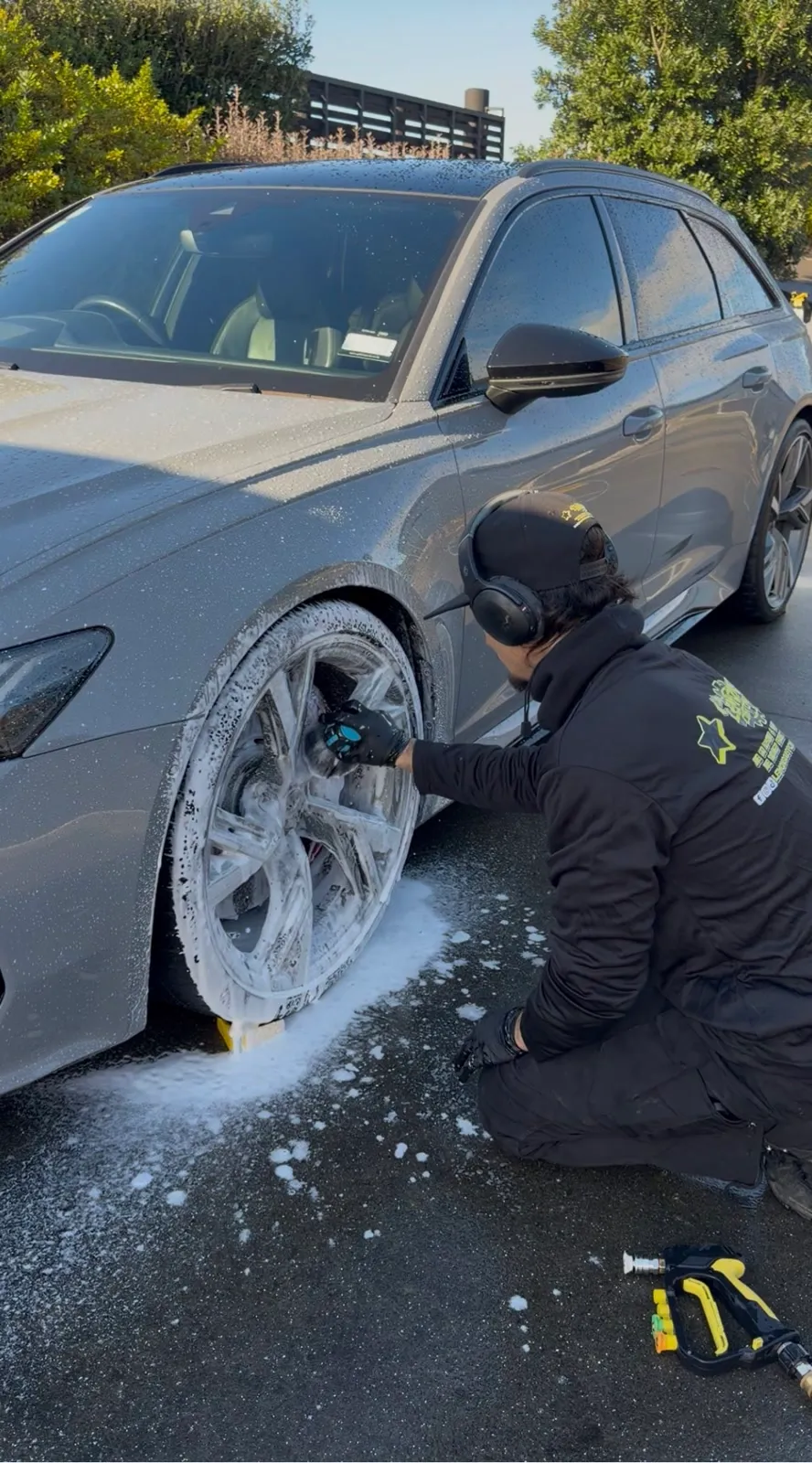 Wheel cleaning on an Audi RS6